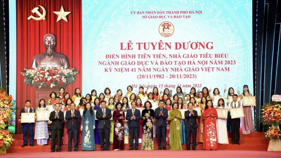 Chúc mừng cô giáo Lộc Thị Liên được vinh danh nhà giáo Hà Nội tiêu biểu và giải thưởng Nhà giáo Hà Nội tâm huyết sáng tạo lần thứ 7.